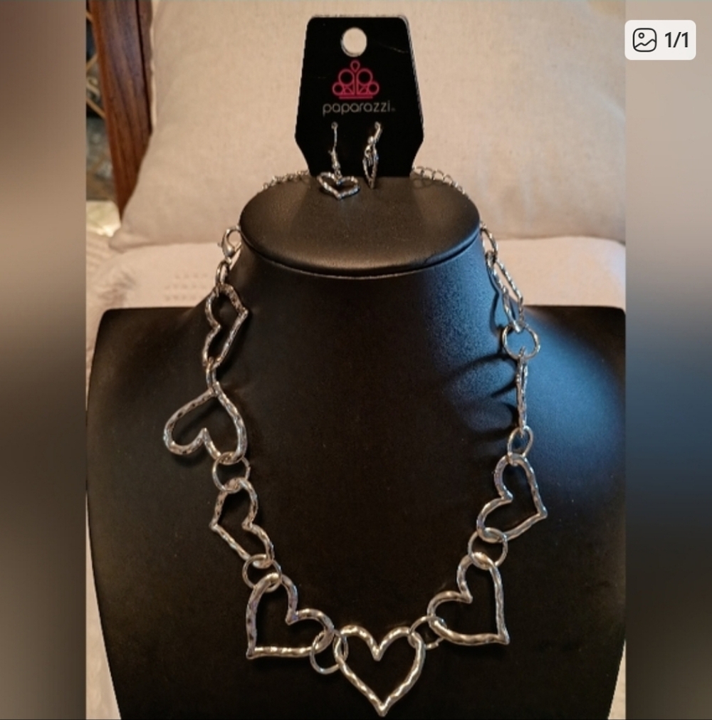 Paparazzi Silver Heart Necklace Set